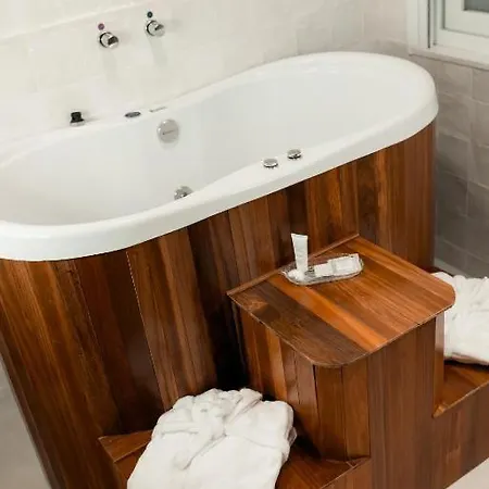 Esquina Brotense Hospedagem De Charme Com Hidromassagem Brotas Exterior photo