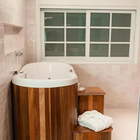 Esquina Brotense Hospedagem De Charme Com Hidromassagem Brotas Exterior photo
