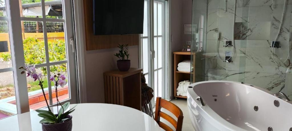 Esquina Brotense De Charme Com Hidromassagem